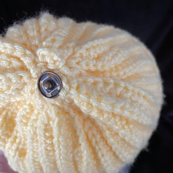 New Born Knitted Toque with Faux Fur pompom - Picture 3 of 4
